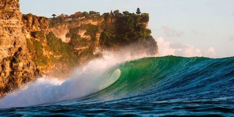 surf-trip-bali-during-a-wet-season-wavehouse