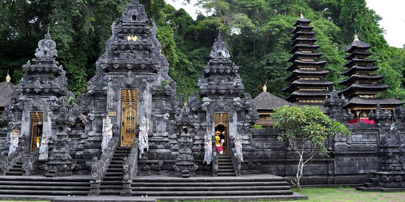 Храмы Бали. Pura Goa Lawah в Клункунге