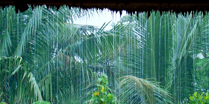 Погода Бали во влажный сезон, кратковременный дождь